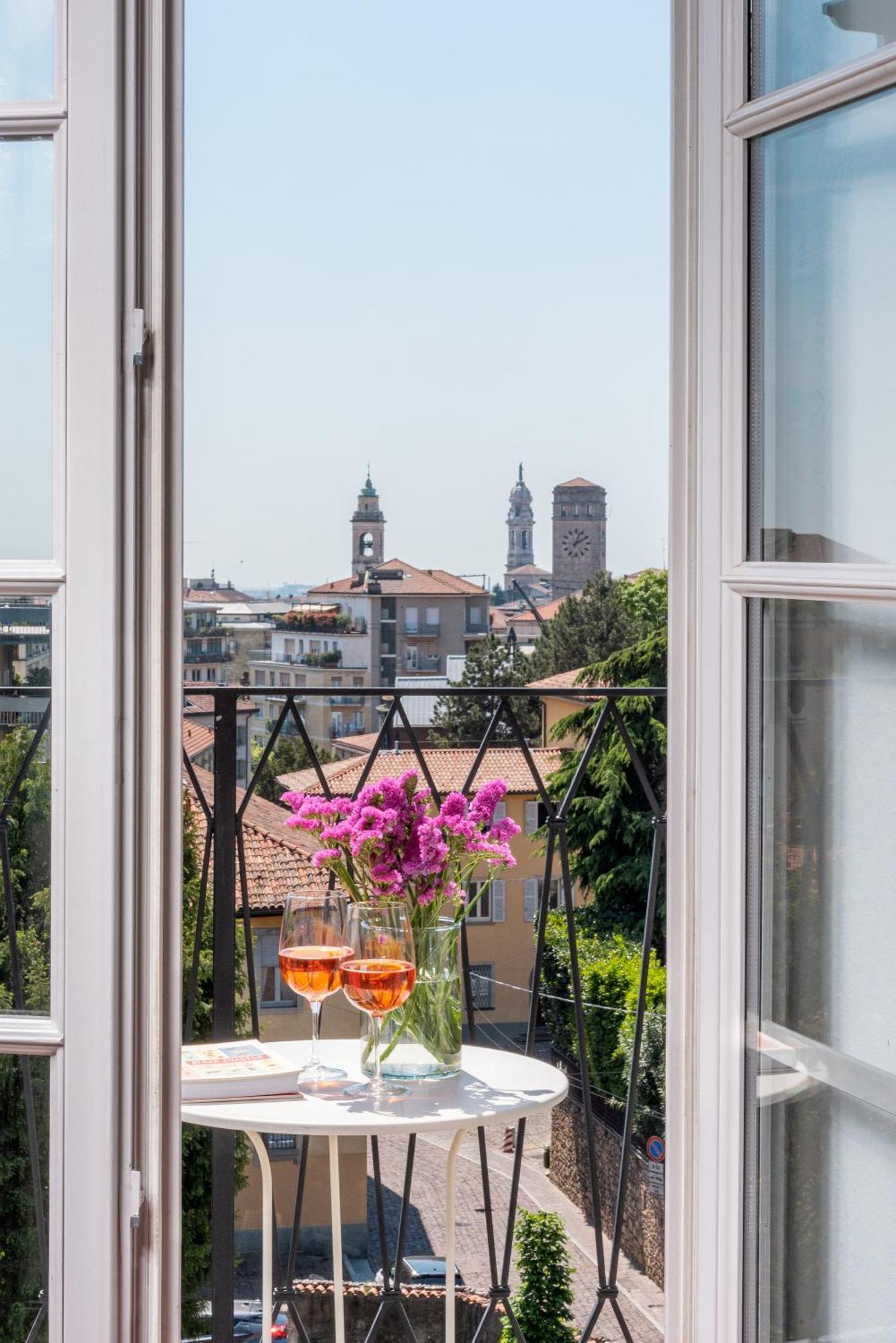 Apartment Rego - Boutique With Some Off-site In A Charming Historic District Close To Upper Town